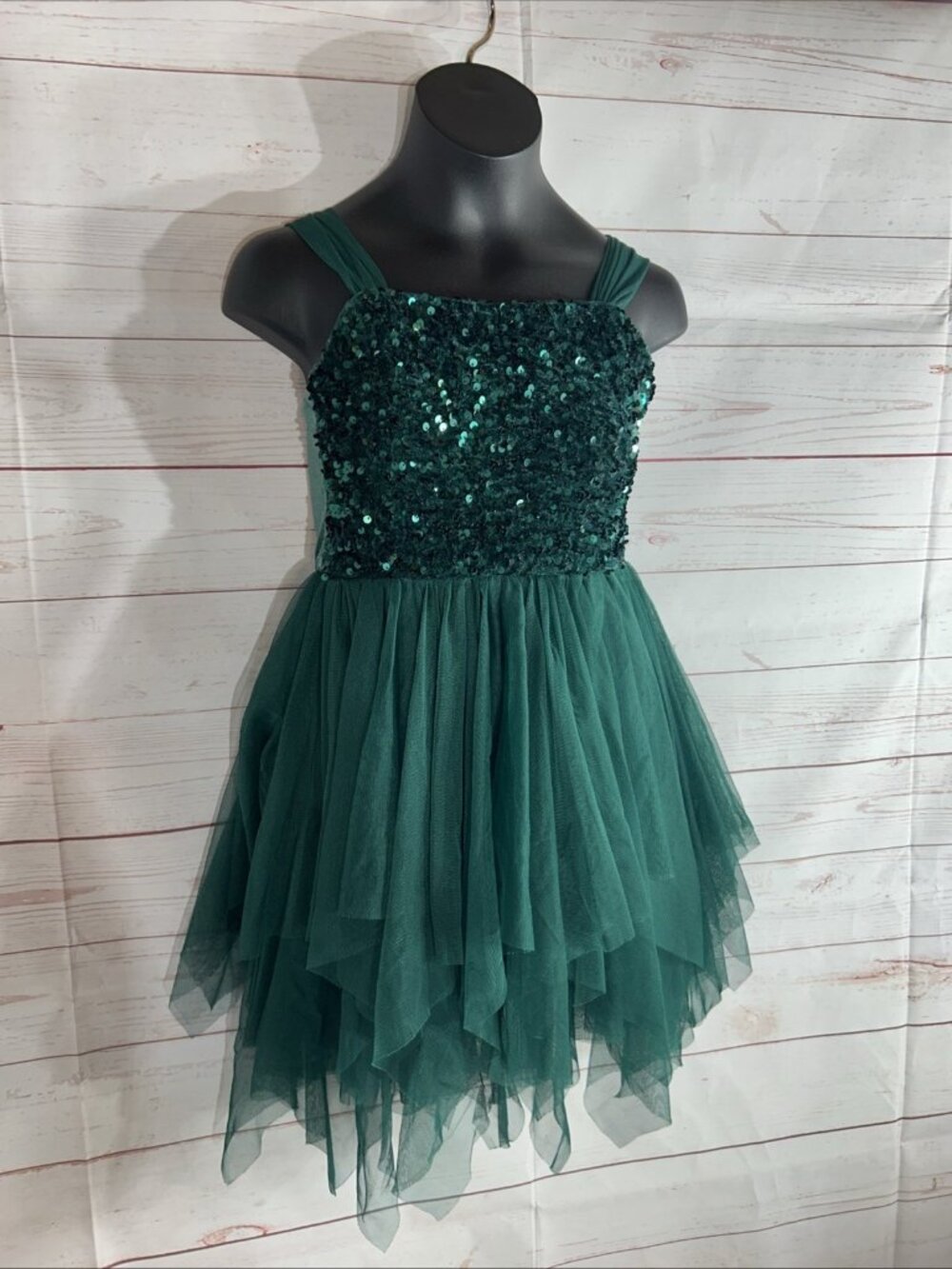 Cat & Jack GIRLS GREEN SEQUIN DRESS Tulle Layered Size Med 8 Velvet Sleeveless